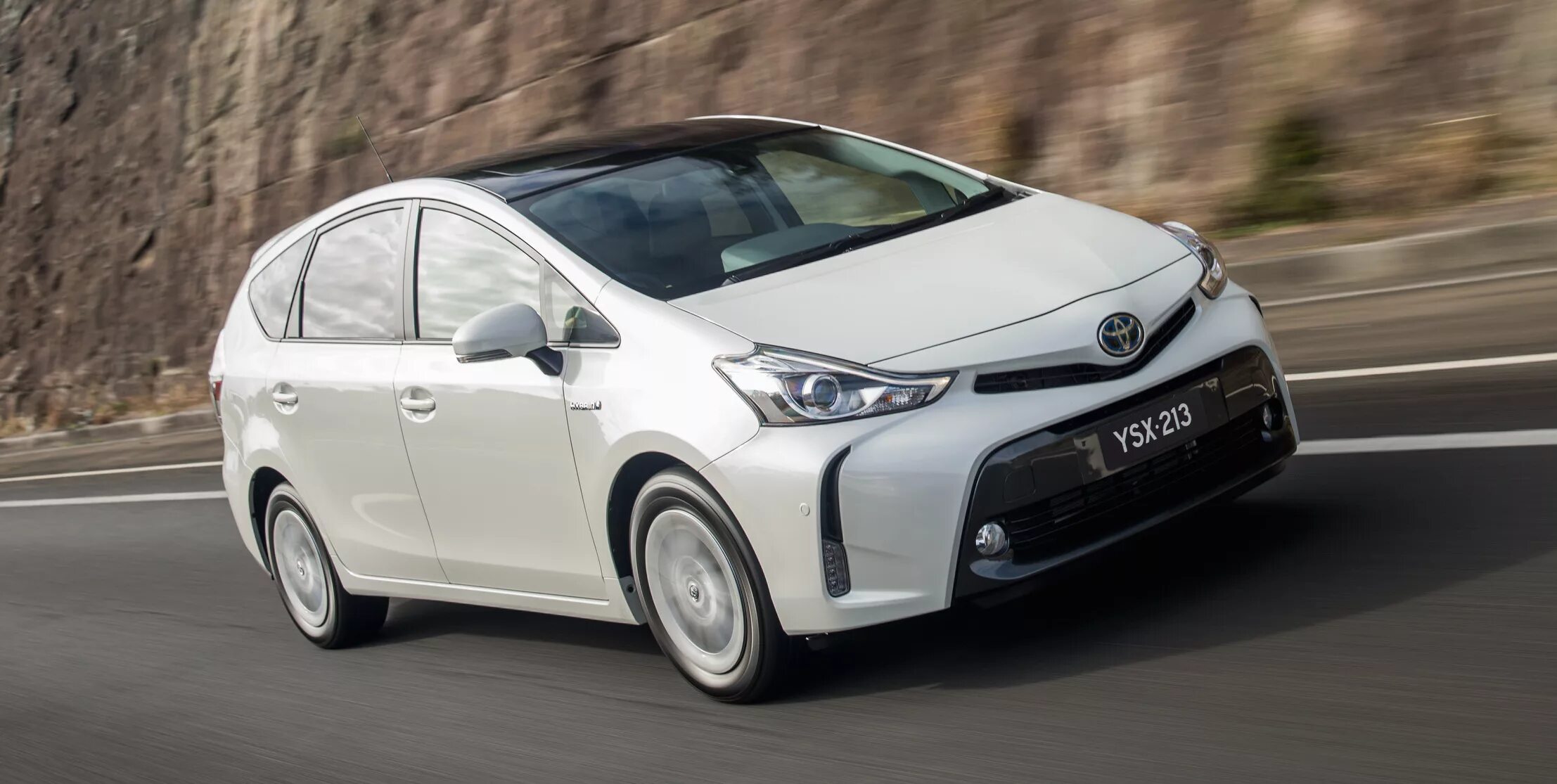 Toyota Prius 2015. Тойота Приус 40. Toyota Prius v ( ) 2015. Toyota Prius 2015 Hybrid. Приус 2015 года