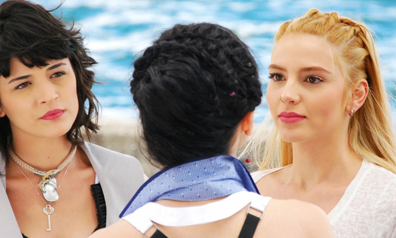 маленький тайны стамбула турецкий. сплетница сериал турецкий сериал. бурак озчивит секреты стамбула. тайны стамбула турецкий сериал. маленький тайны стамбула турецкий.