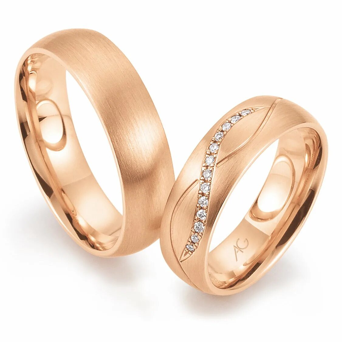 Обручальные кольца крутящиеся. Перстень с самородком. Подвижные обручальные кольца. Кольцо и цепочка. Обручальное кольцо из желтого золота с тремя бриллиантами 035807.