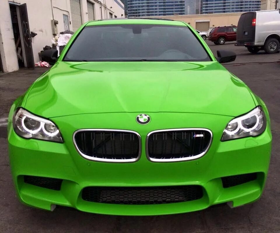 Green сколько стоит. BMW m5 f10 Green. БМВ м5 зеленая. BMW e60 зеленая. BMW m5 салатовая.