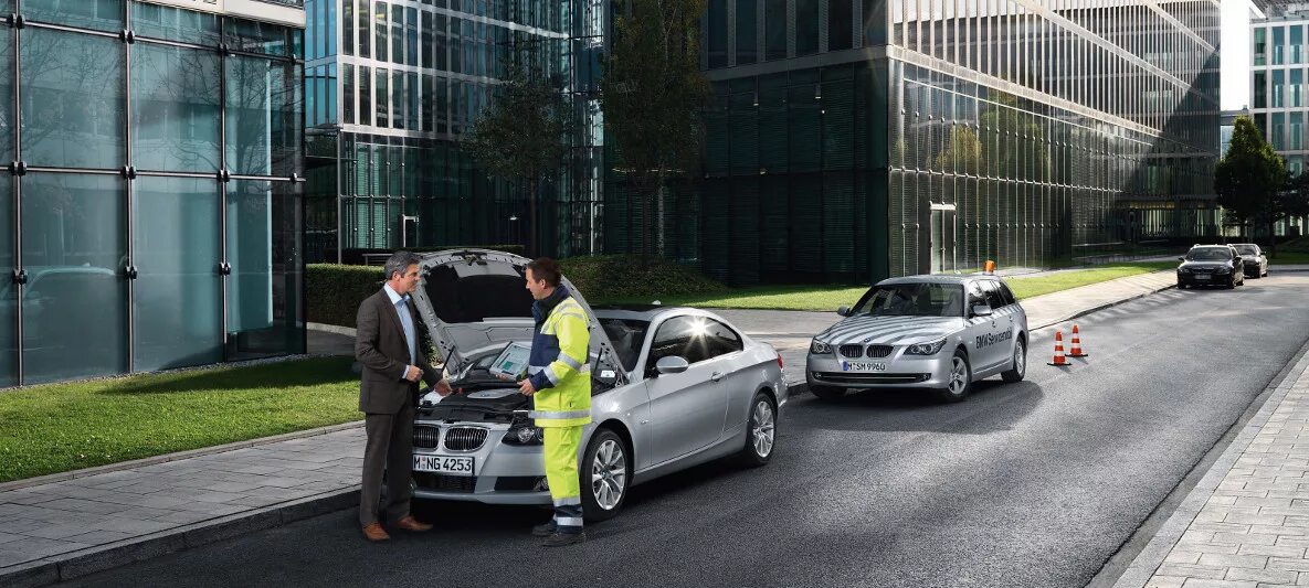 Assist service. BMW Roadside assistance. БМВ Ассистанс. BMW service mobile. BMW aftersales.
