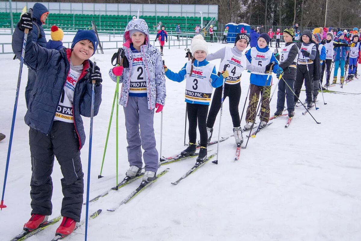 Спортивные школы лыжи. ДЮСШ Восток Тула лыжные гонки. Лыжники ДЮСШ. Лыжные гонки Зеленоград. Лыжные гонки девочки.