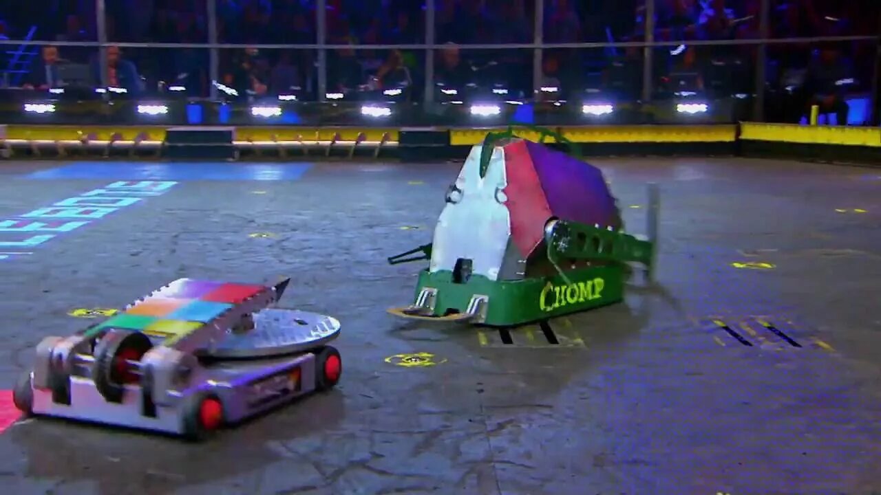 Бои роботов Battlebots. Битва роботов на арене шоу. Chomp битва роботов. Битва роботов 2024.