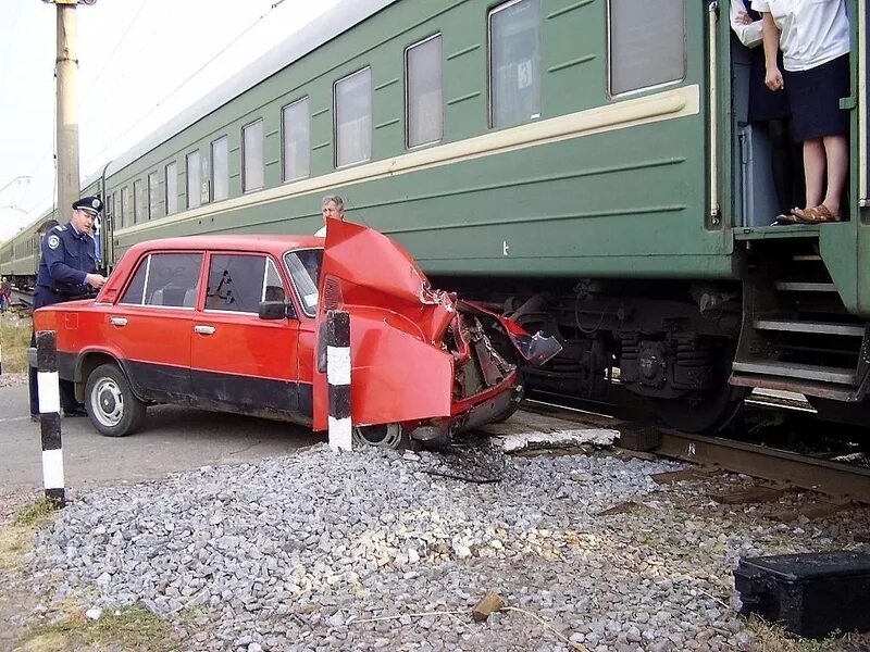 Разбили железную дорогу. Железнодорожные катастрофы. Авария на железной дороге.