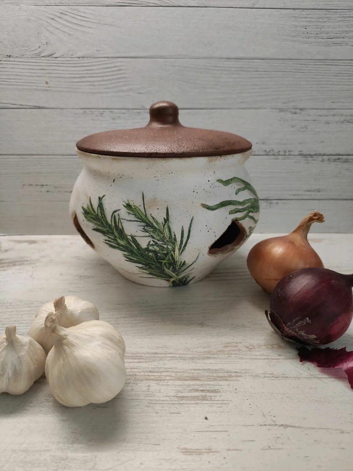 Банка плошка. Глиняный горшочек кржемелик. Банка прозрачная (пэтф) 70 мл, с винтовой крышкой. Глиняная банка для меда 10-13 век. Банка горшочек.