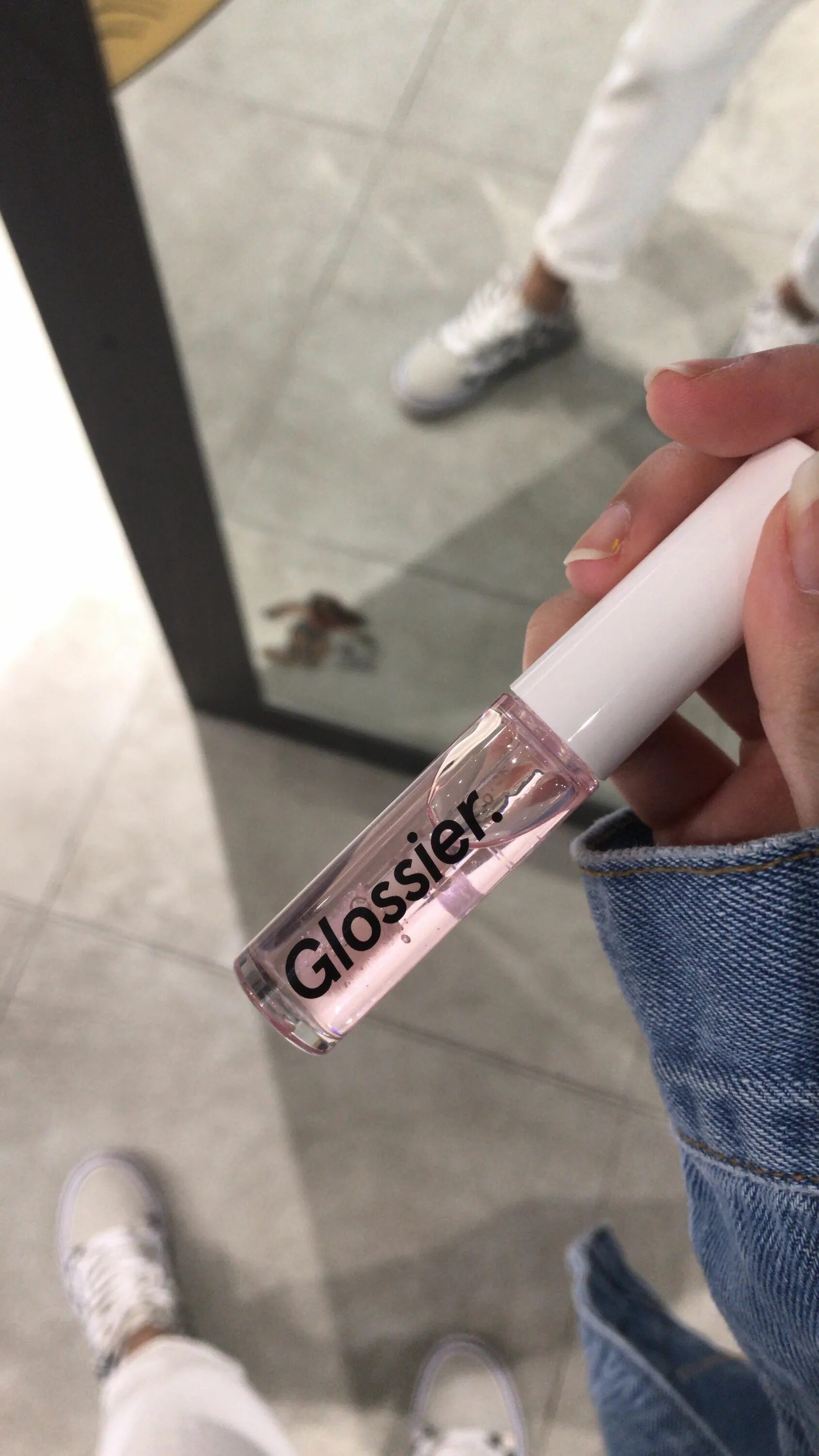 Glossier Lip Gloss. Glossier блеск. Lips aesthetic блеск для губ. JCAT Lip Gloss.