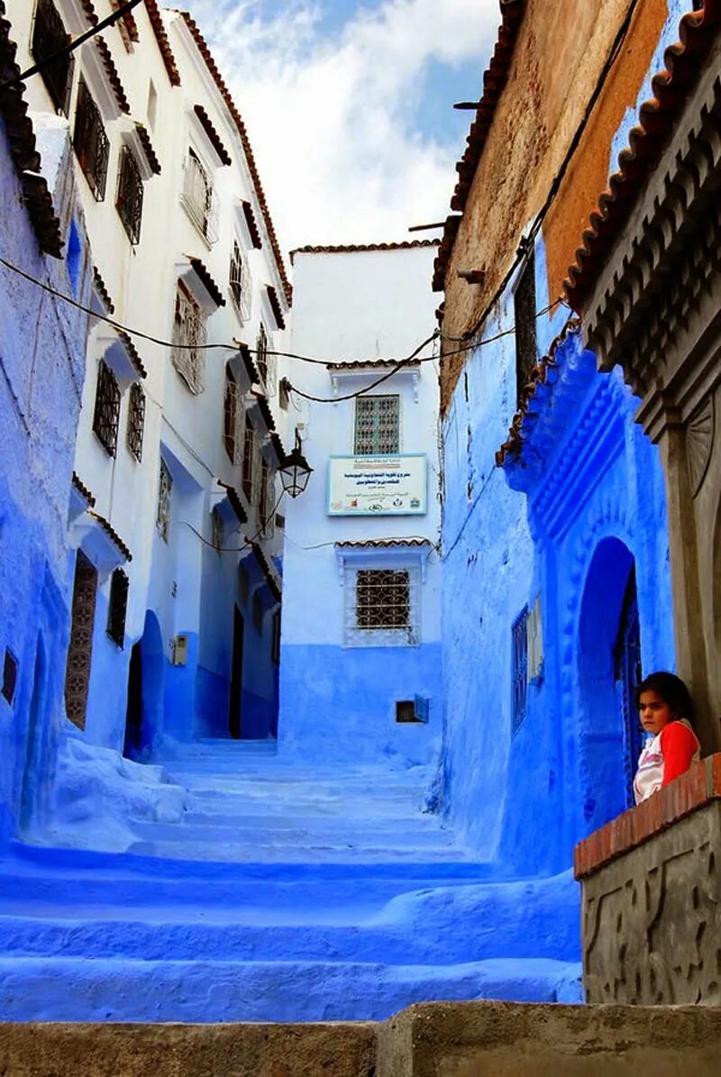 Blue street. Шефшауэн Марокко. Шепшаун город Марокко. Марокко город Юджин. Шефшауэн путь к морю.