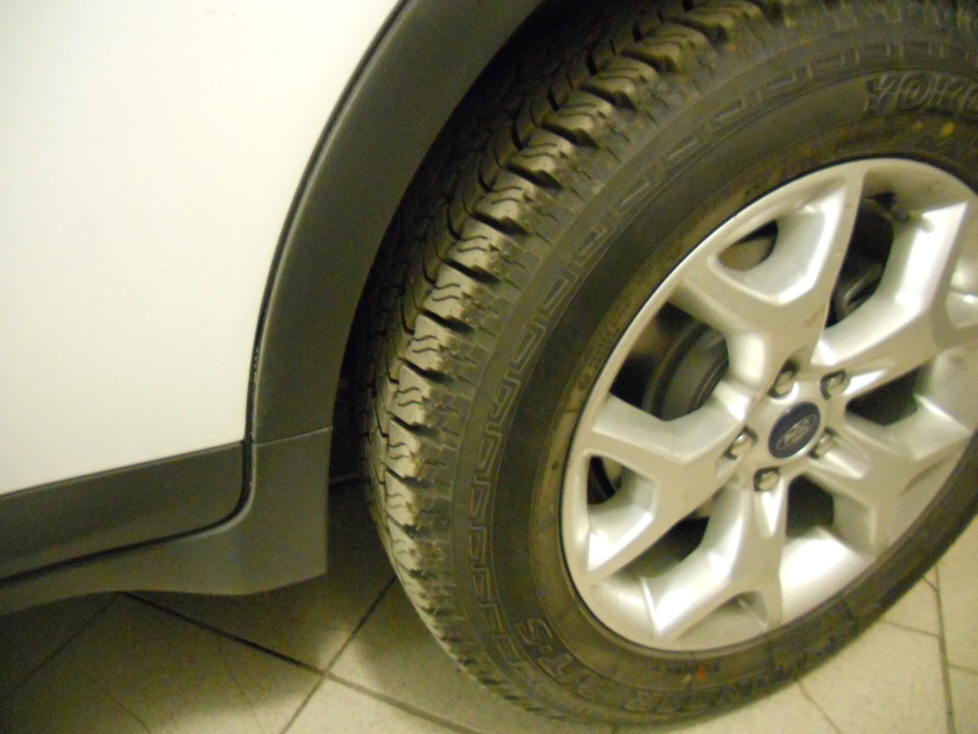 Шины куга 2. 235/60 R17 Форд Куга. 235 60 17 Форд Куга. Kuga r17 235/60. 235/65/17 Форд Куга.