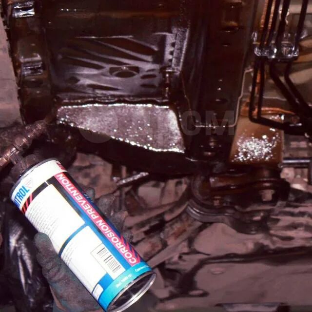 Обработка днища dinitrol 4m. Обработка днища автомобиля от коррозии динитролом. Обработка днища динитролом. Обработка днища динитролом. Антикор.