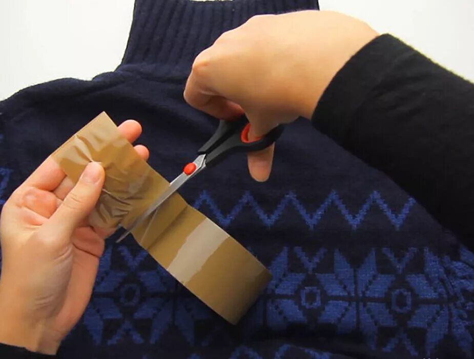 Штука для стирки в машинку. Машинка для убирания катышек с одежды. Штука для убирания волос с одежды. Щетка для уборки шерсти. Силиконовая машинка для стирки.