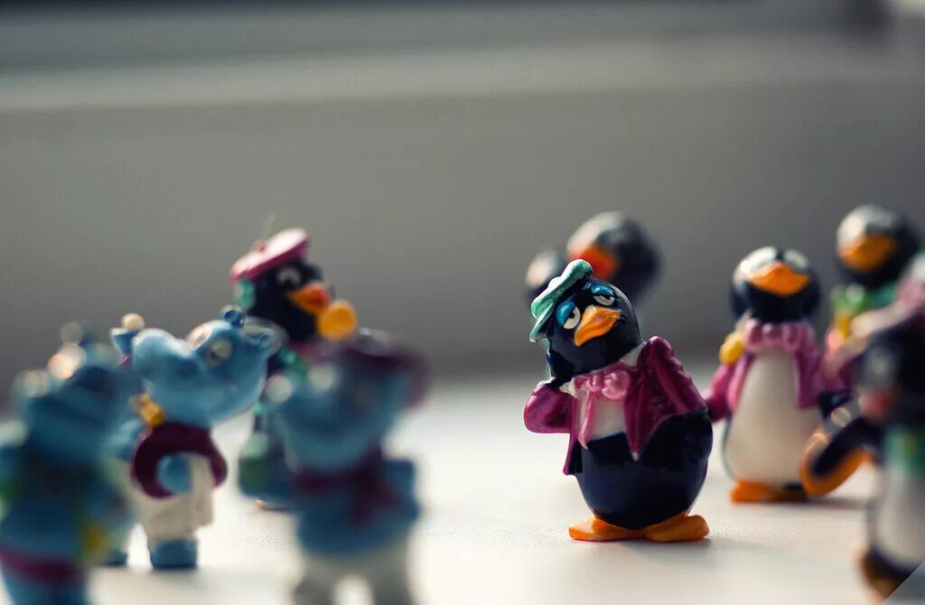 Киндер коллекция пингвинов 1995. Пингвины Киндер сюрприз 90-х. Киндер сюрприз коллекция пингвинов. Пингвинчики Киндер сюрприз. Киндер игрушки пингвины