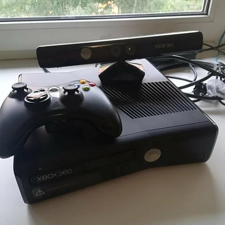 Хбокс 360 s. Xbox 360 Slim. Приставка Xbox 360 Slim. Приставка Xbox 360 с Kinect. Приставка хбокс 360