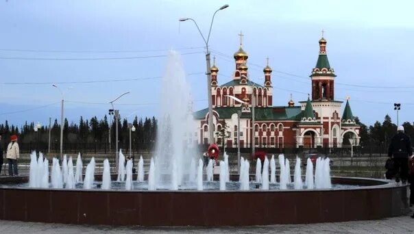 Виды усинск. Усинск. Усинск площадь города. Фонтан усинск фото. Усинск.