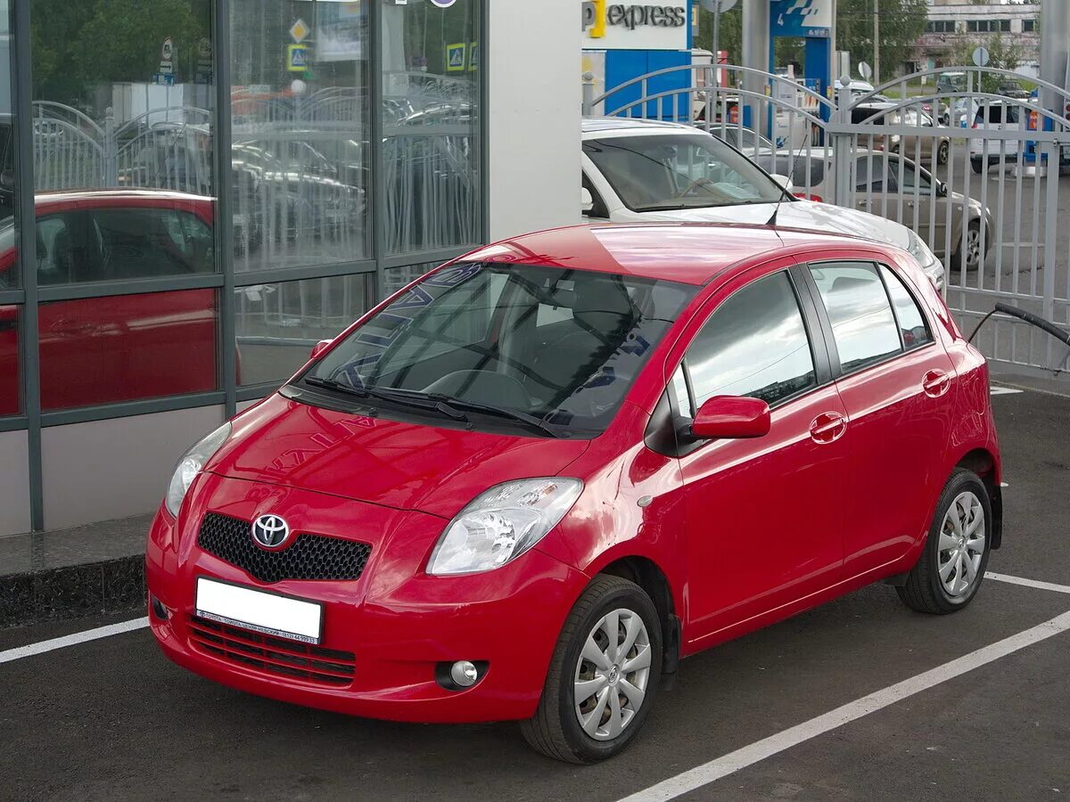 Тойота ярис 2008. Тойота Ярис 2008 красная. Toyota Yaris 2008. Тойота Ярис хэтчбек 2008. Тойота Ярис II 2008.