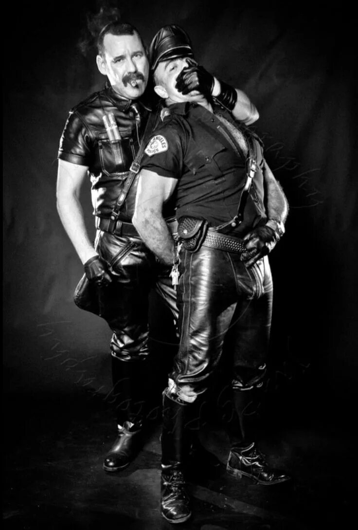 Leather Master men. Кожаное рабство. Мастер и раб. Leather gays