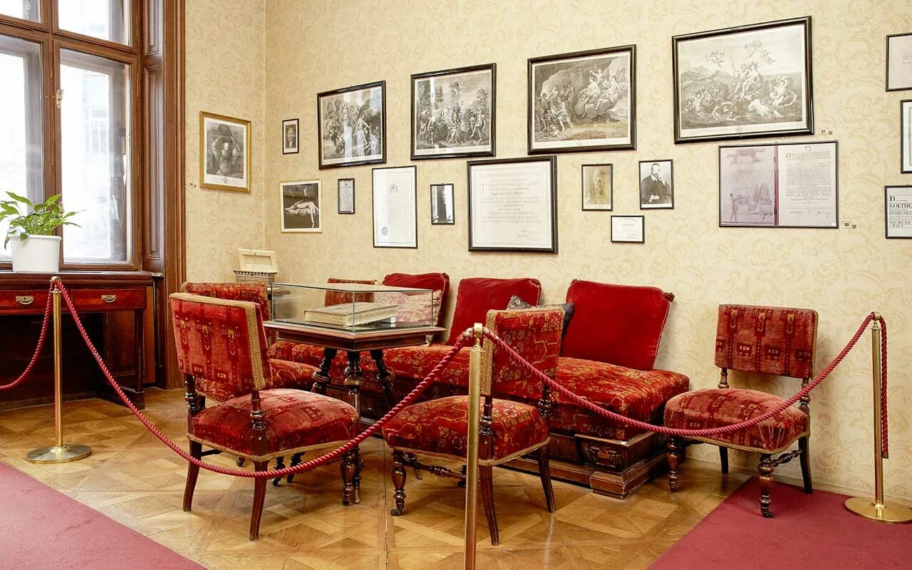 Музей зигмунда фрейда лондон. Дом музей фрейда в австрии. Музей зигмунда фрейда лондон. Дом музей фрейда в лондоне. Дом музей зигмунда фрейда.