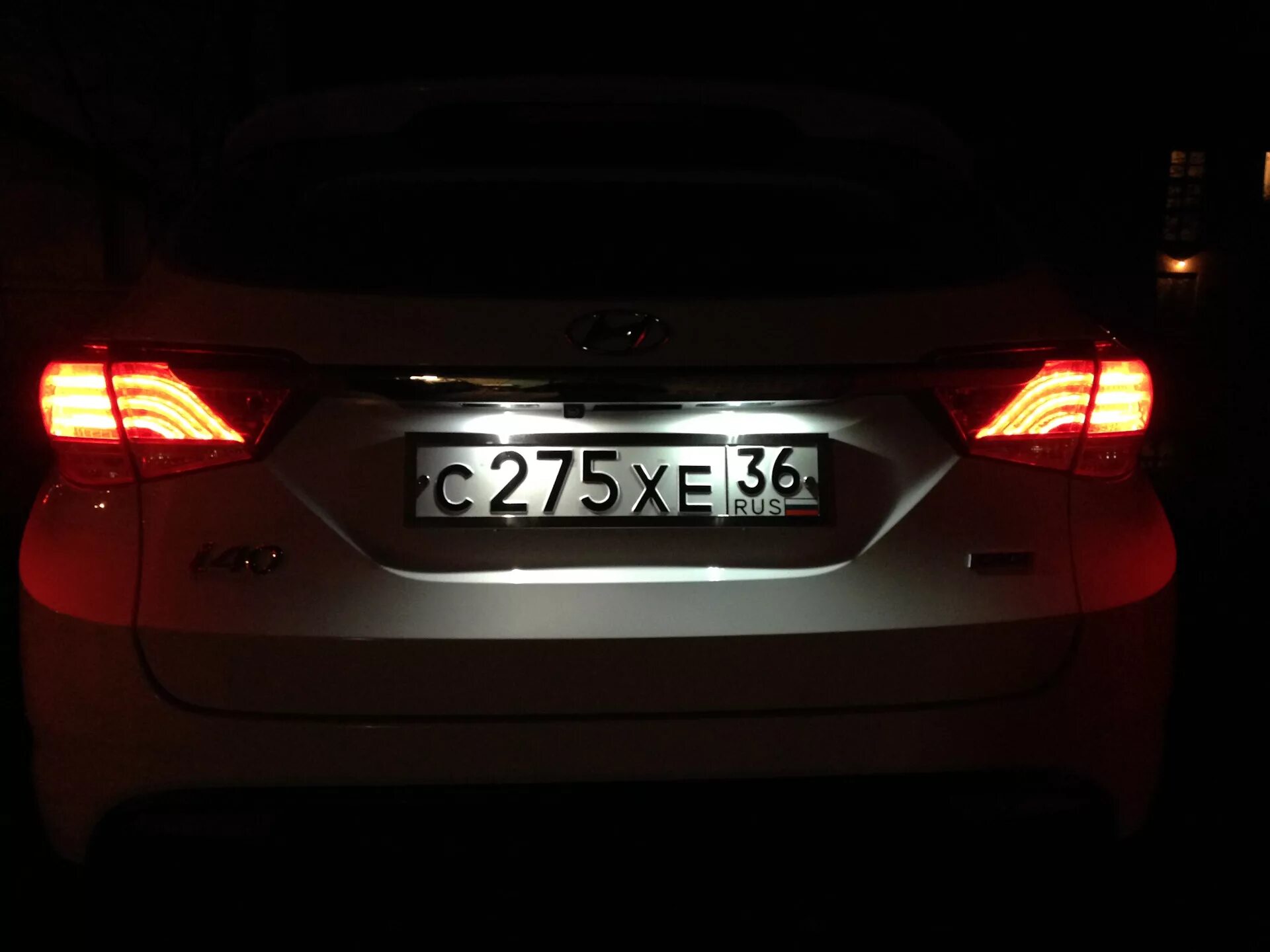Номера диодов. Лампочка освещения номерного знака Hyundai i40. Hyundai i40 подсветка номера. Hyundai i40 плафон подсветки номера. Диоды Hyundai i40.