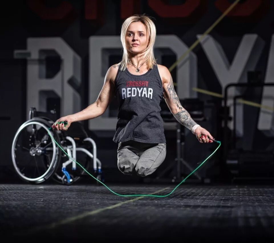 Наталья рыжова. Девушка без конечностей. Канья сессер. Лия милано ампуташка. Красавица без ног.