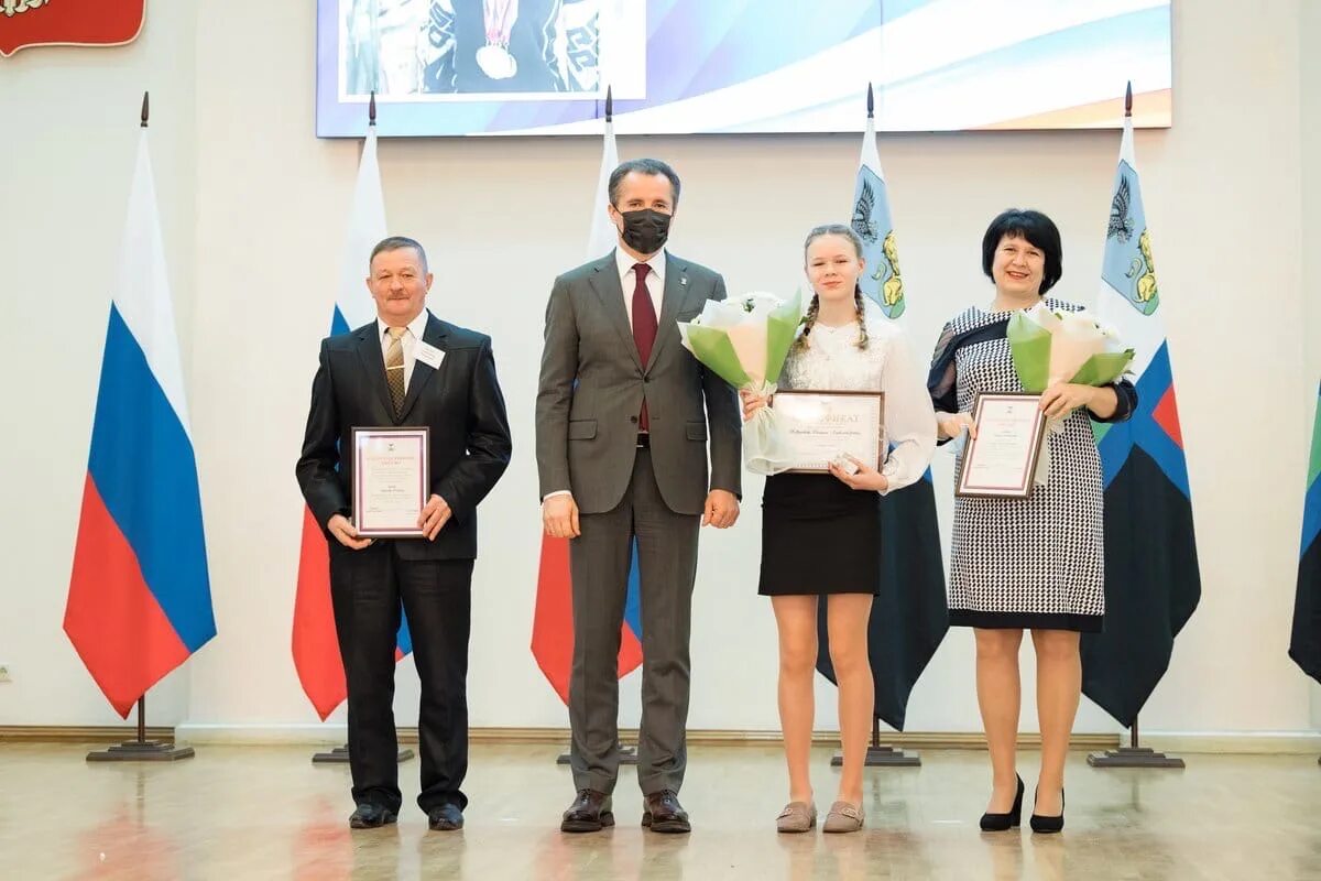 Белгород награждение. Награждение стипендиатов губернатора Белгородской области. Награждение у губернатора Белгород. Вручение стипендии губернатора Белгородской области. Муниципальный совет Ракитянского района Белгородской области.