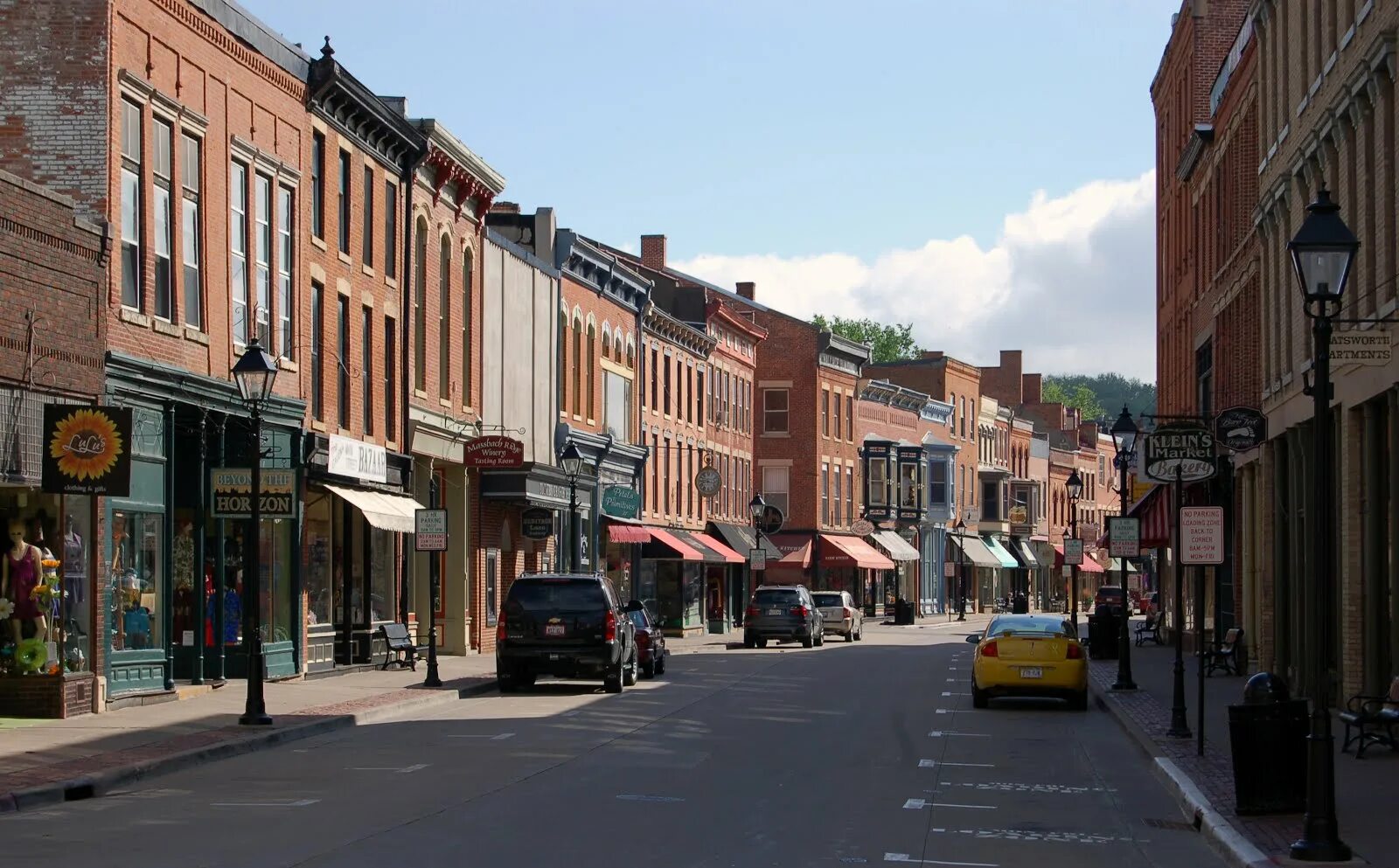 Main town. Центральная улица Менхенгладбах. Small American City. Small Town main Street.