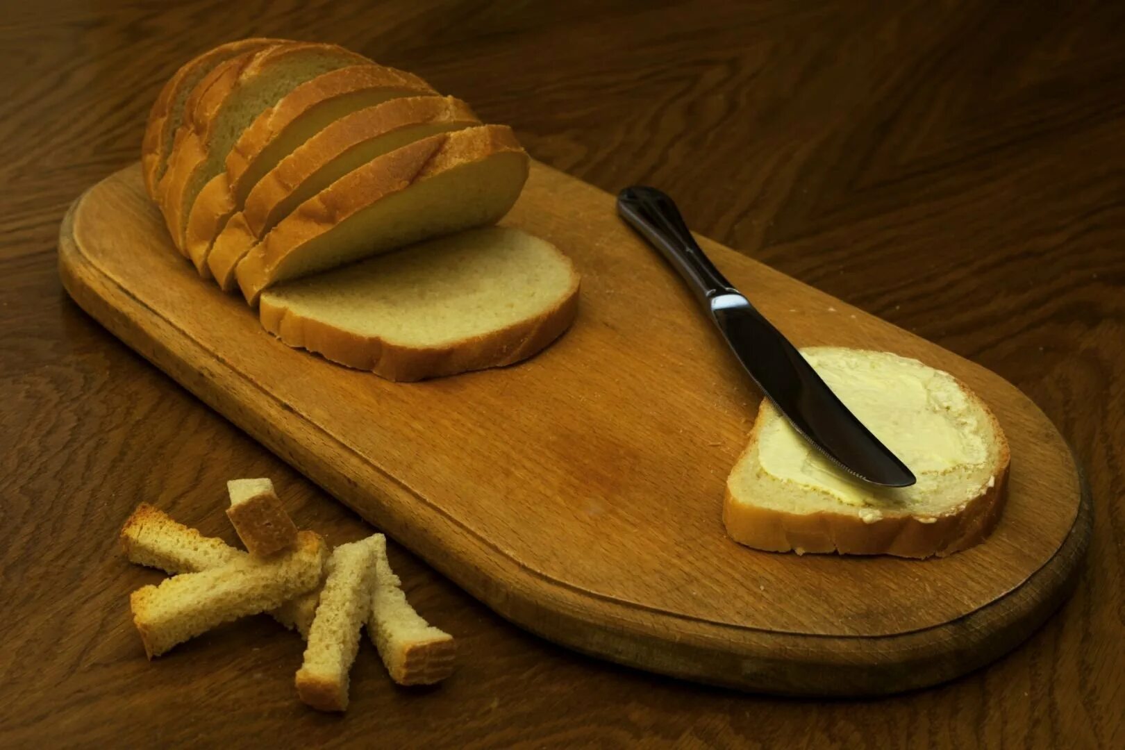 Бутерброд с маслом. Хлеб с маслом. Батон с маслом. Батон для бутербродов.