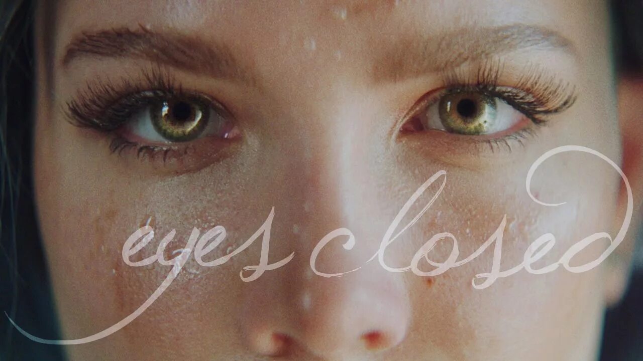 Холзи цвет глаз. Eyes closed Halsey. Глаза Halsey крупным планом. Close Eyes трек.