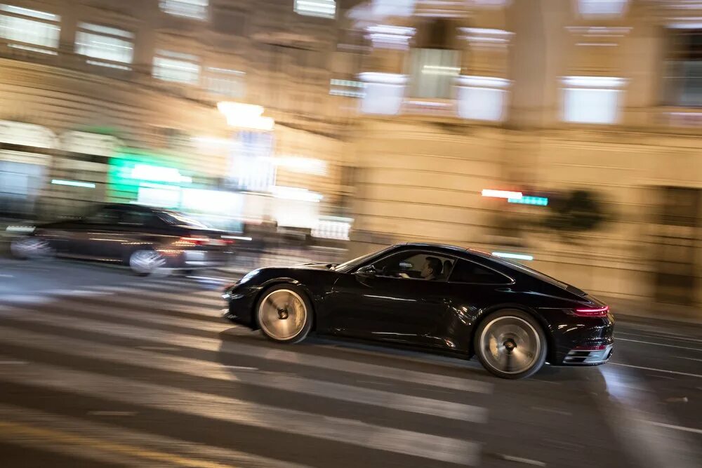 Порш полный карман песня. Porsche 911 Night. Порше 911 ночью. Black Porsche Carrera 4s at Night. Porsche Carrera 4s at Night.