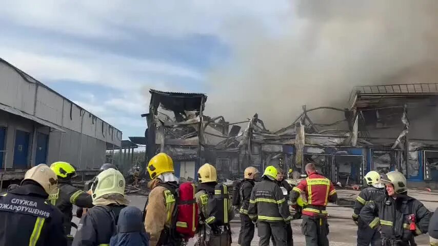 Склад в Санкт-Петербурге сгорел. Пожар на складе в Колпинском районе Санкт-Петербурга. В Питере сгорели салсды. Склад Wildberries в Санкт Петербурге сгорел.