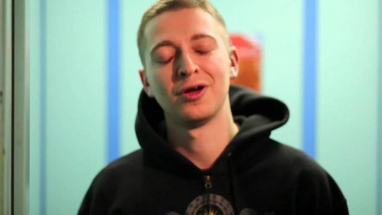 Oxxxymiron крокодиловы. Oxxxymiron. oxxxymiron молодой. оксимирон фото. оксимирон gif.