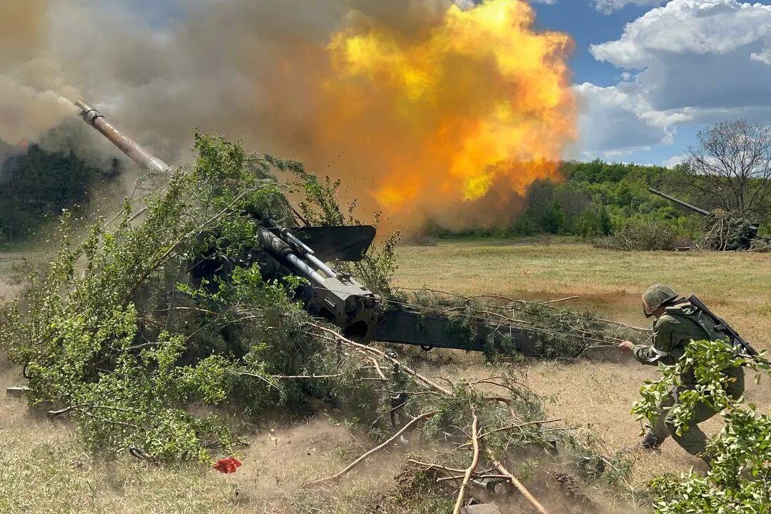 Военные действия. Артиллерия гаубица. Артиллерия на Донбассе.