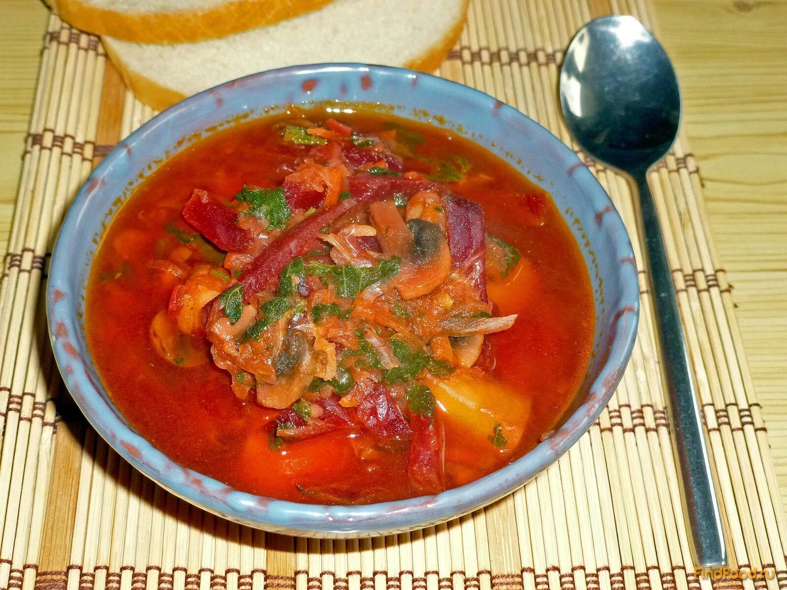 грибной борщ. борщ с черносливом и грибами. рецепт постного борща с грибами. постный борщ с консервированной фасолью. грибной борщ.