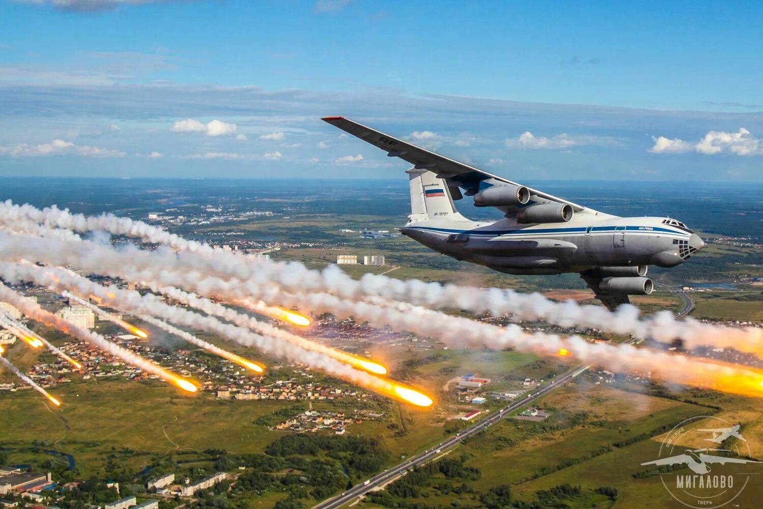 Ил-76мд вта. Ил 76 мигалово. Ил 76 над. Ил 76 спереди. Ил 76 в аэропорту.