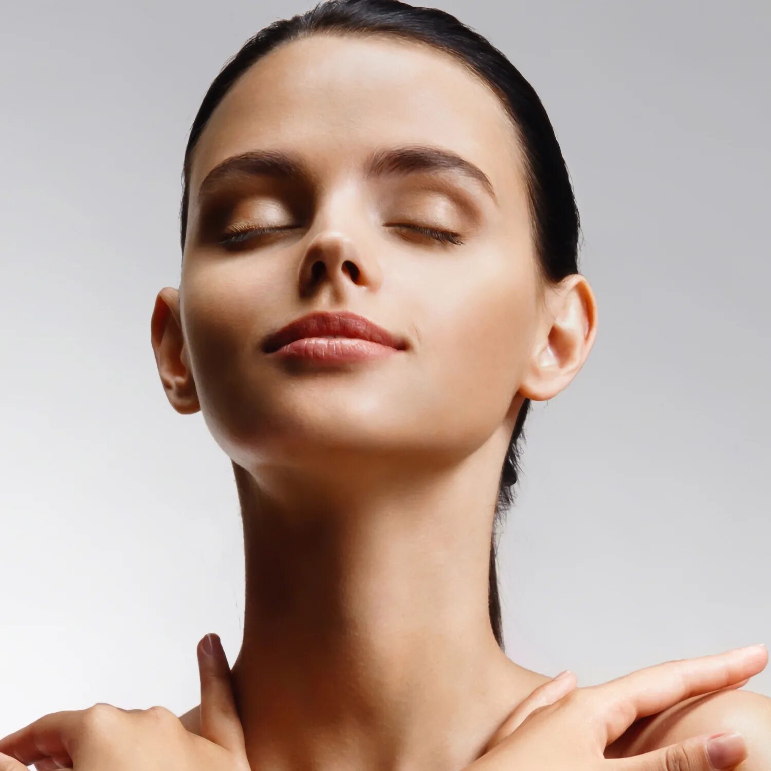 выступающий подбородок.