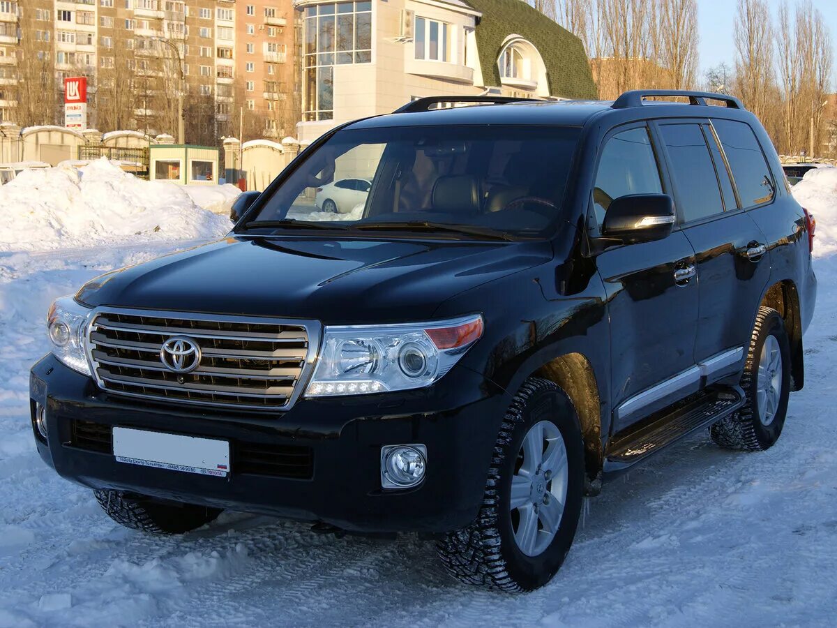 Авито ленд крузер б у. Land Cruiser 200 2013. Тойота ленд Крузер 200 2014 черный. Ленд Крузер 200 2013 года. Тойота Крузер 2013 года.