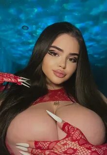 Слив фото Кристины Метиски.