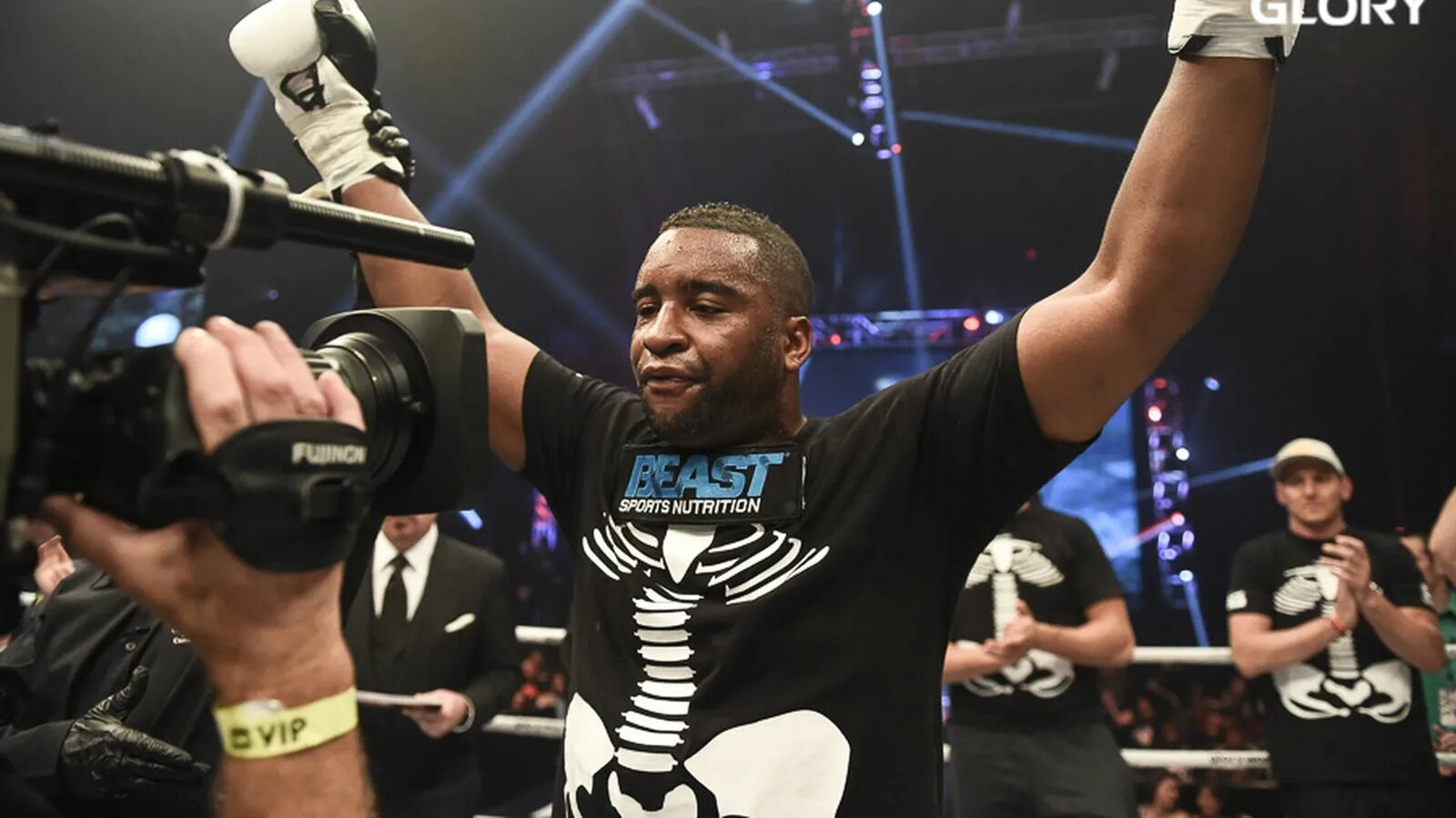 Glory pictures. Игоре эролл можаельнтк. Вахитов кикбоксер. Glory 16. Glory 16.