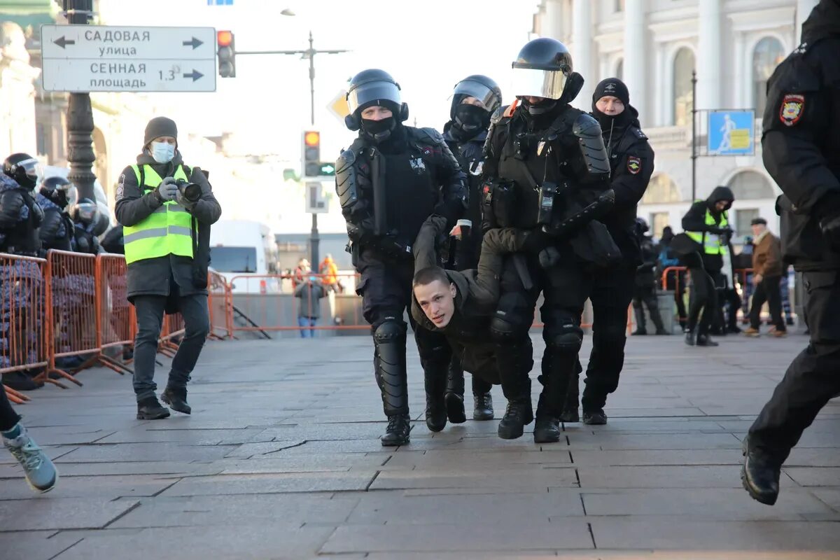 Обстановка в питере сейчас. Протесты в петербурге. полиция санкт-петербурга. полиция санкт-петербурга 2025. митинг в питере 2025.
