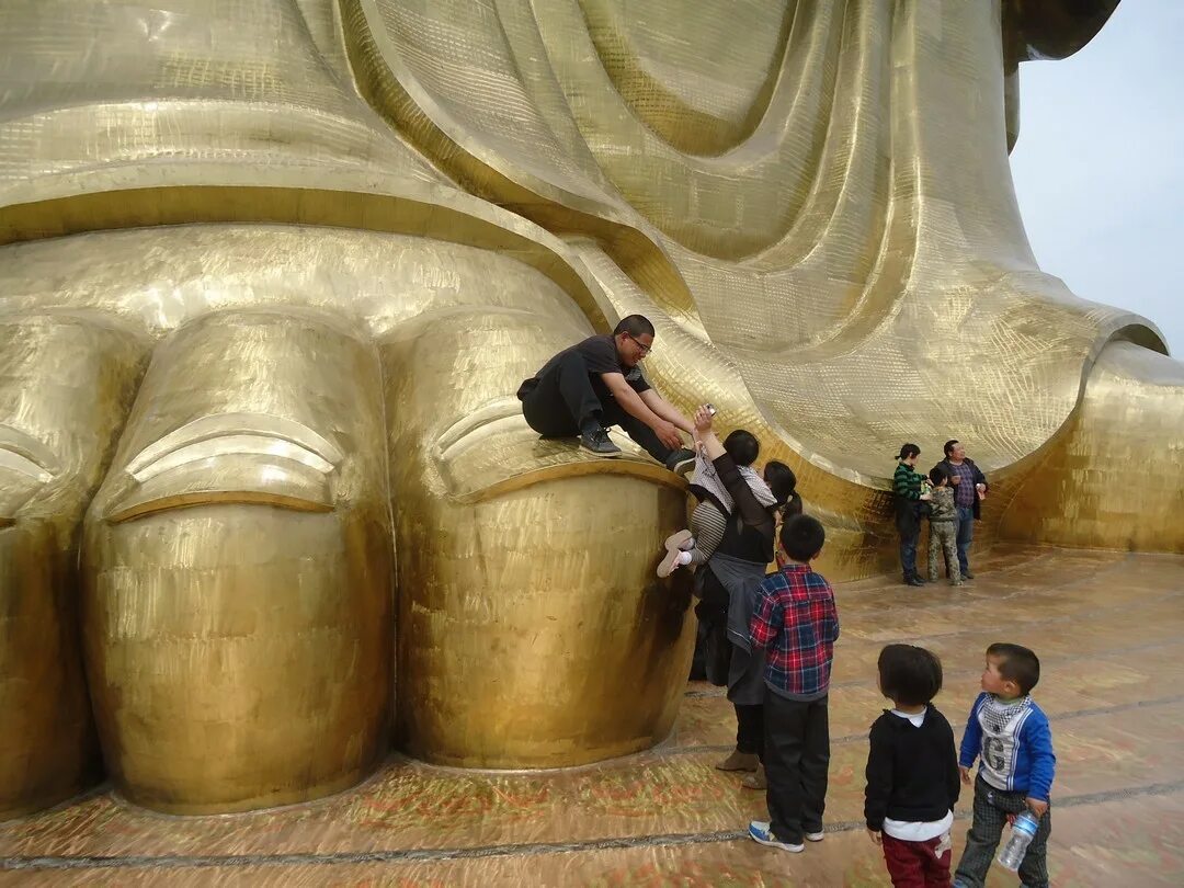 Топ 10 самых первых. Будда весеннего храма, Хэнань. Статуя Будды весеннего храма в Китае. Будда весеннего храма Китай. Весенний храм Будды, Китай, 153 метра.