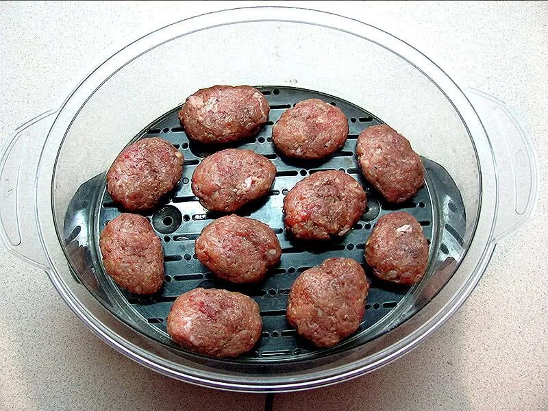 котлеты на пару в кастрюле. школьные котлеты на пару. сколько варить котлеты. сколько варить котлеты. сколько варить котлеты.