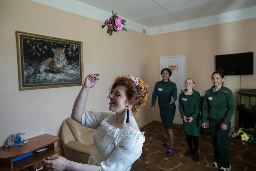 Свадьба в женской колонии. Тюрьме женской колоний Улан Удэ свадьба 2020. Как проходит свадьба в колонии. Зеки женятся.
