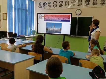 Занятия в школе закончились в 13