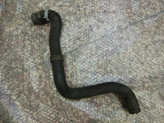 Патрубки системы охлаждения 1. Патрубок охлаждения форд фокус. Ford focus 1 2. 0 патрубок от расширительного. 8.