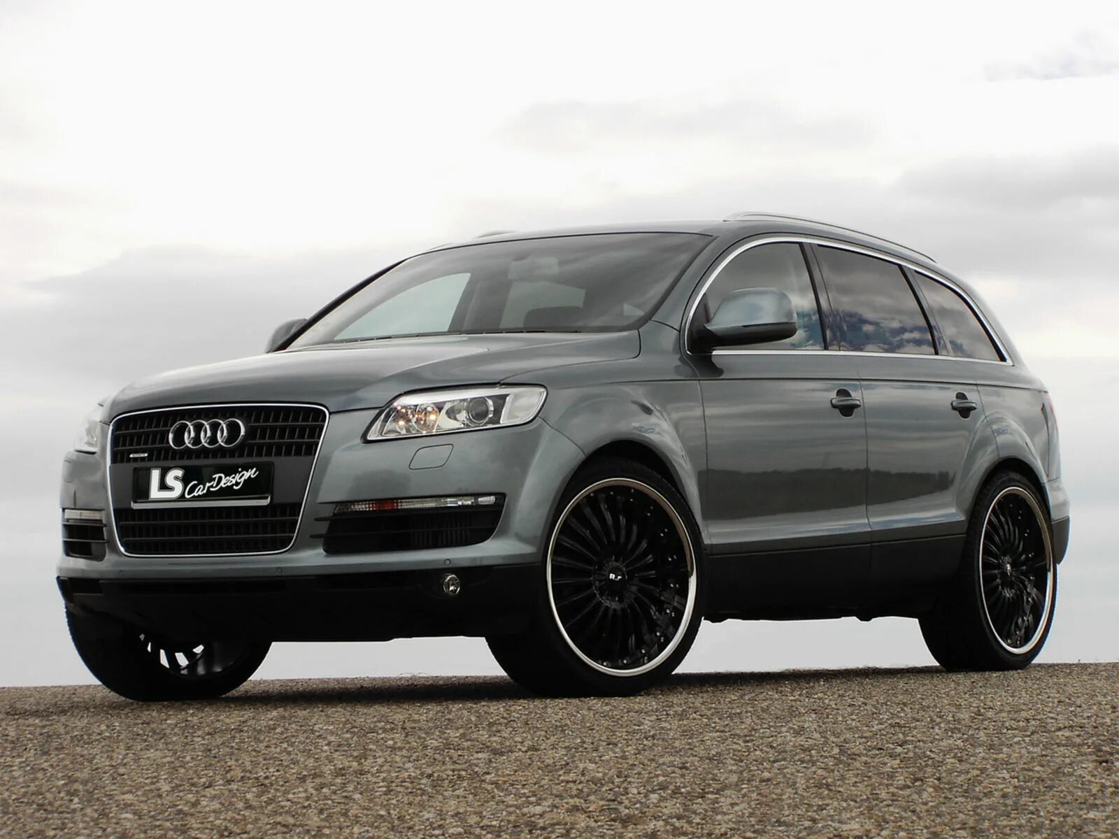 Купить ку 7 бу. Audi q7 1 поколение. Ауди q7 поколения. Q7 Audi 1 поколение 2008. Audi q7 2011.