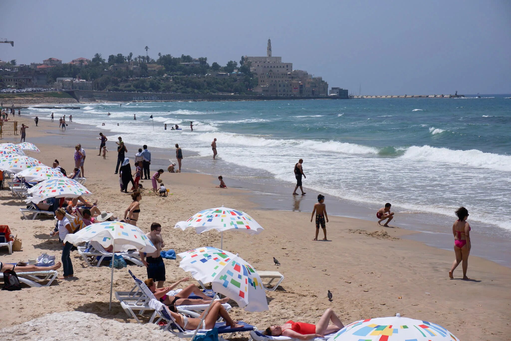 Цены в тель авиве. Тель Авив пляж. Пляж Тель Авива. Пляжи для детей в Тель Авиве.