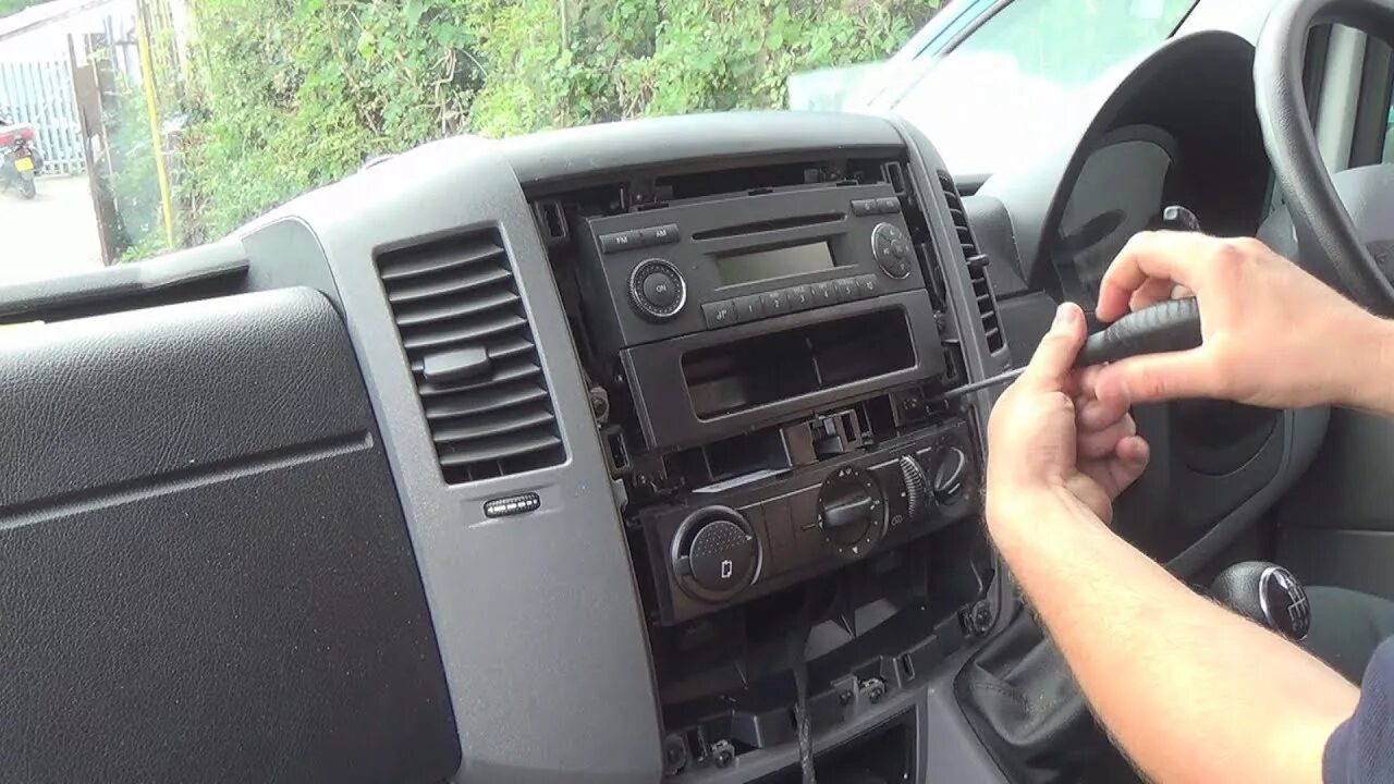 Мерседес спринтер как снять магнитолу Снятие радио Мерседес Бенц. Mercedes Benc radio detach deinstalation. W163 GL320