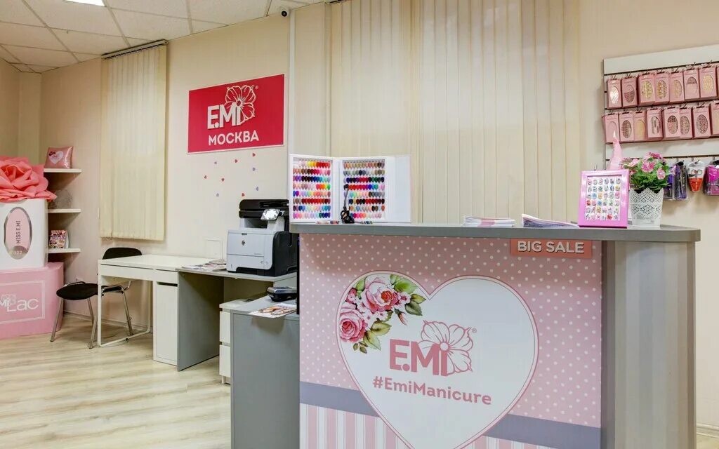 Шармиконы квадраты эми. Emi логотип. Emi саранск. Emi москва. Гель лаки для маникюра эми.