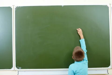 Ученик пишет на доске