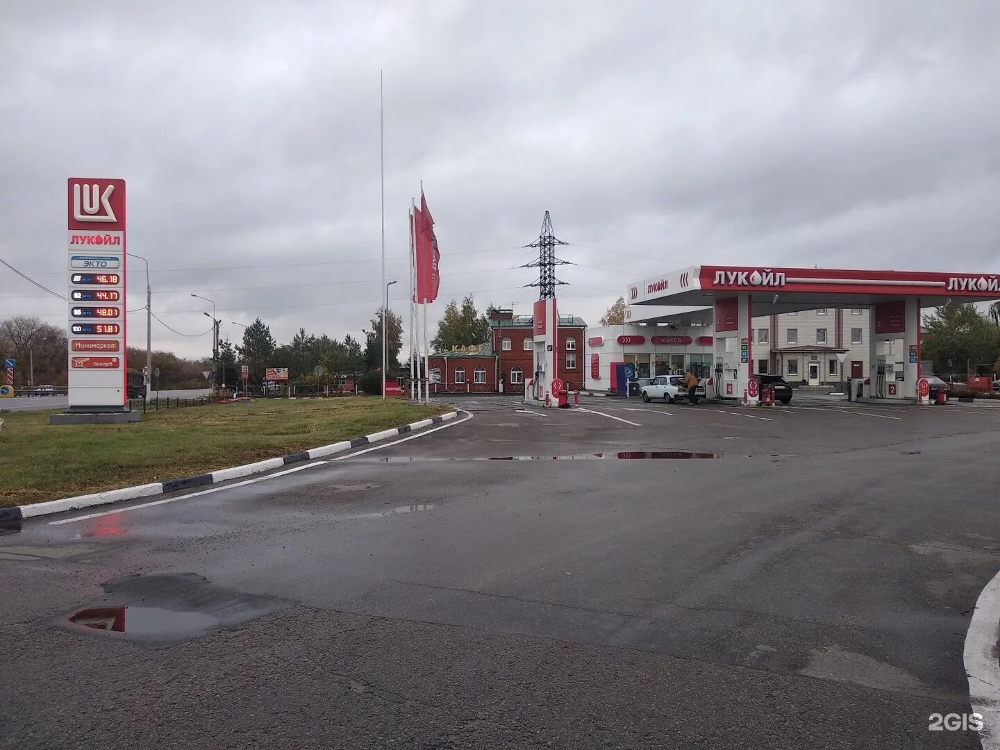 на кольцевой дороге бензоколонки