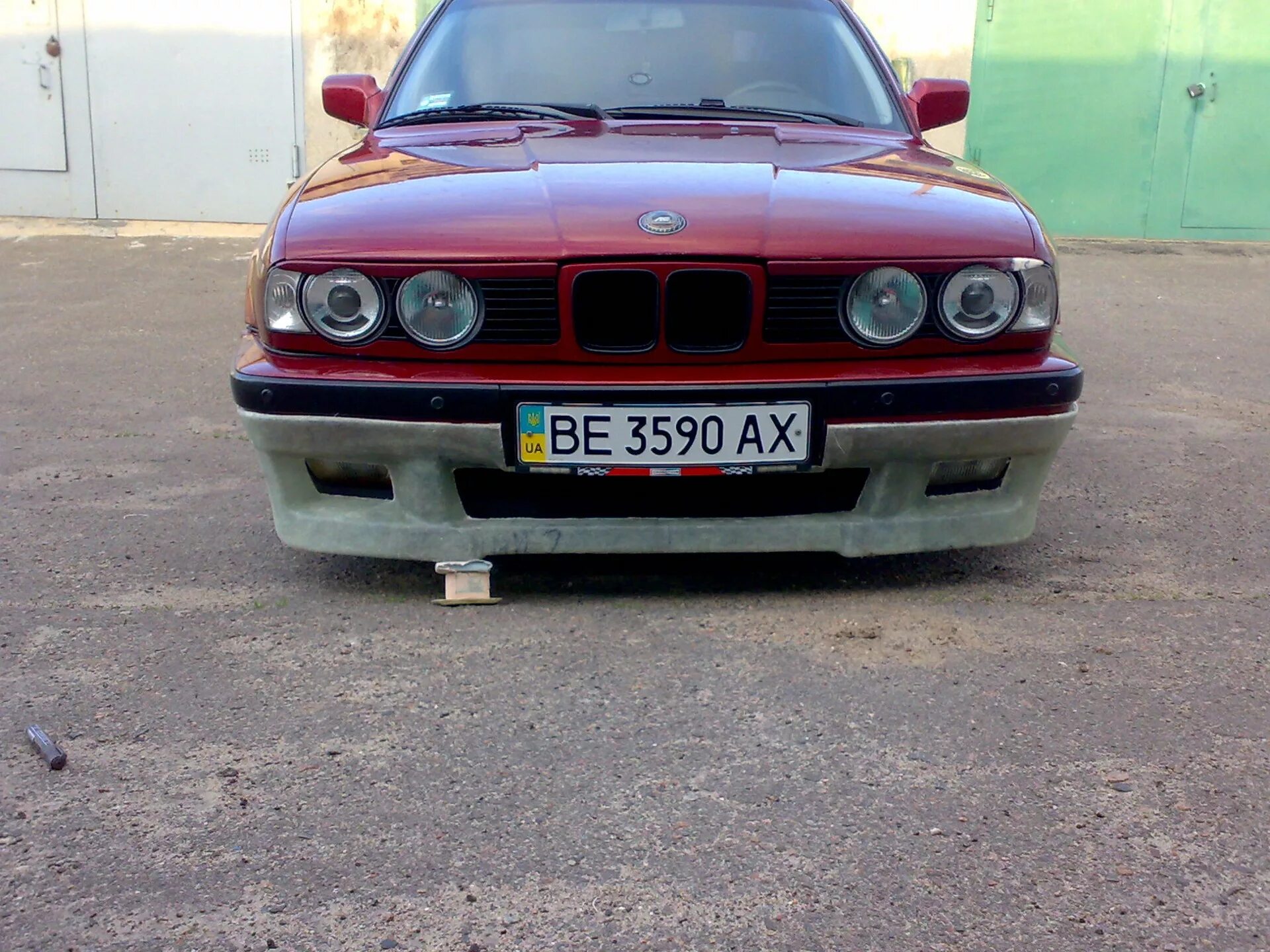 Передний бампер е34. Бампер БМВ е34. BMW e34 без переднего бампера. Бампер м тех BMW е34. БМВ е34 без переднего бампера.