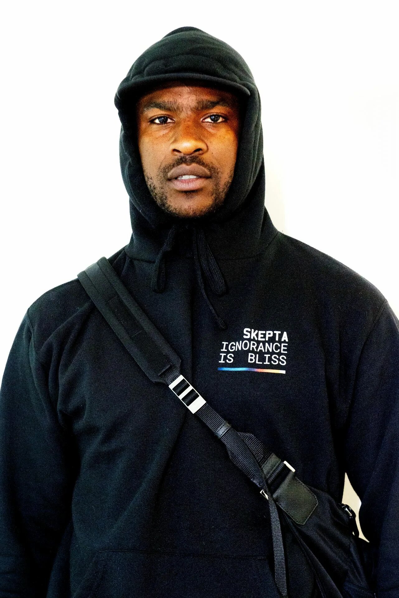 Skepta gas me up. Skepta. skepta стиль. fatima skepta. скепта рэпер.
